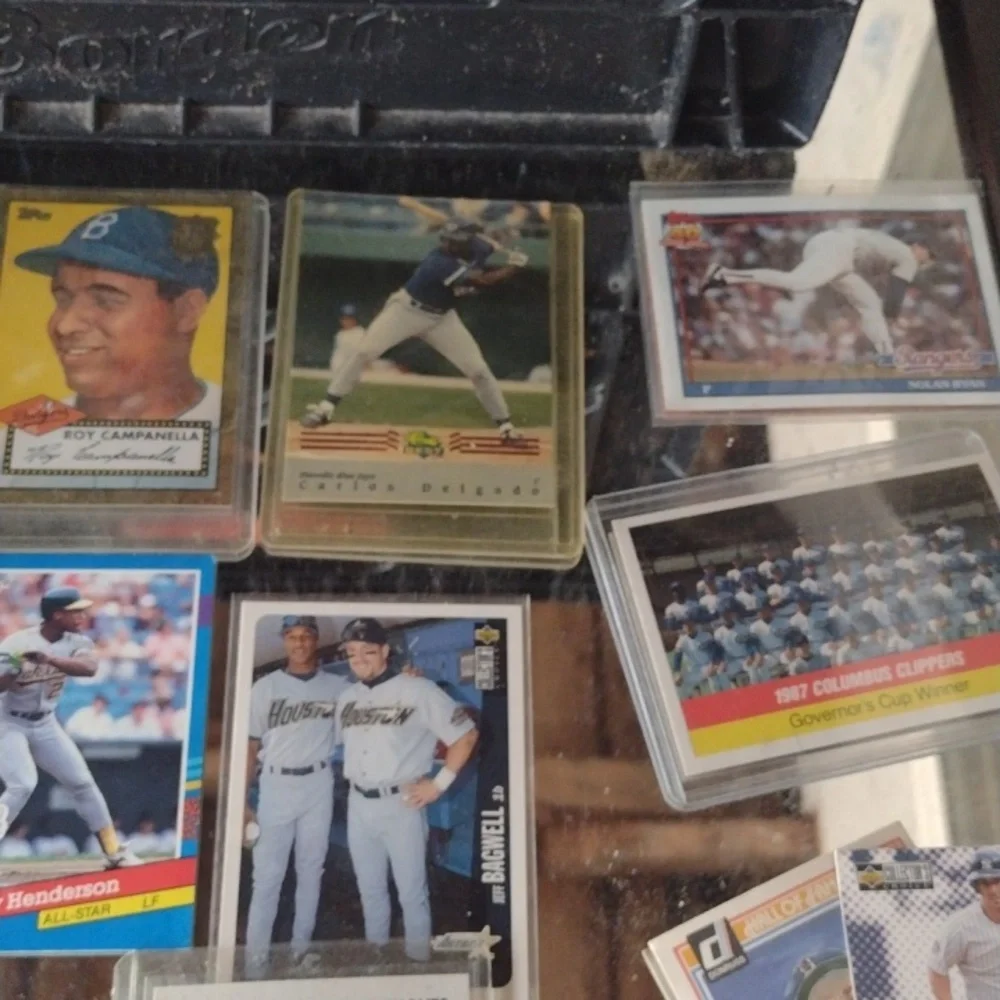 Assorted Baseball Trading Cards Collection - Picture 7 of 7